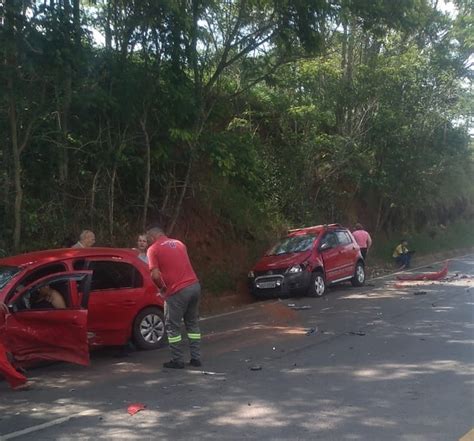 Acidente Entre Carros E Furg O Dos Correios Deixa Feridos Em Rodovia De