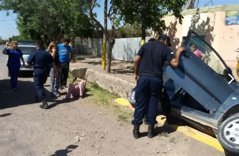 San Juan hizo una mala maniobra y terminó dentro del canal