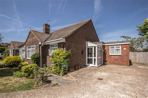 Oakmede Way Ringmer Lewes Bn8 2 Bedroom Semi Detached Bungalow For