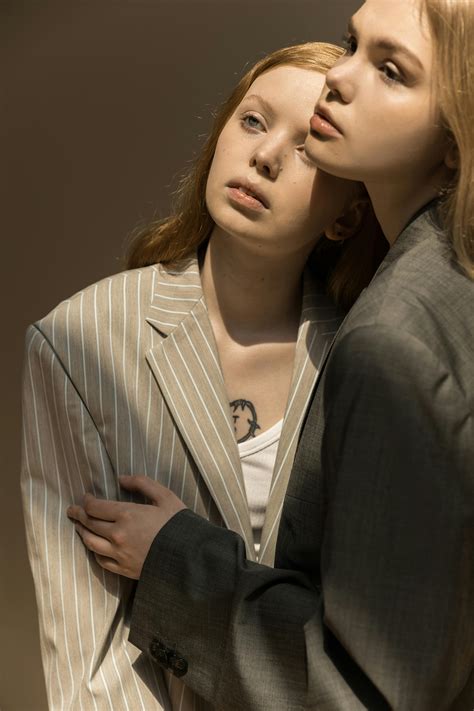 how to wear long hair with a suit female