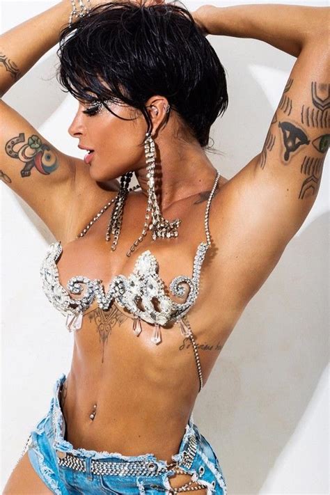 Aline Riscado Aparece De Cabelo Curtinho Em Ensaio Pr Carnaval Aline