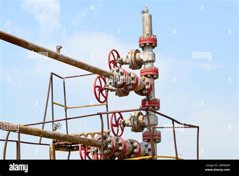 Wellhead Manifold Hi Res Stock Photography And Images Alamy