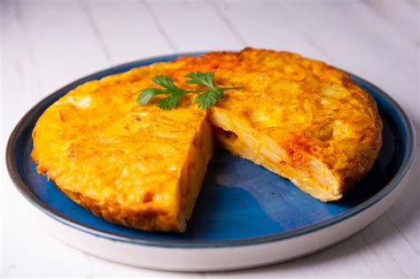 Tortilla De Patatas Con Chorizo Receta Tradicional De Tapa Con Huevo