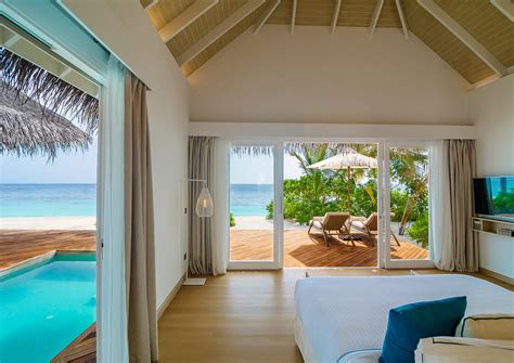 03 Baglioni Resort Maldives Pool Suite Beach Villa bedroom عطلات