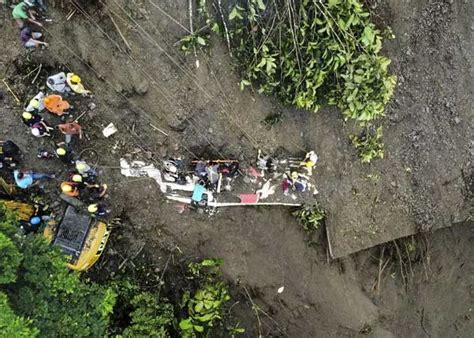 Ascienden A 34 Los Muertos Tras Deslizamiento De Tierra Que Sepultó Un