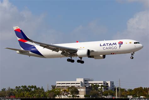 N La Latam Cargo Colombia Boeing Er Bcf Wl Photo By Gilles