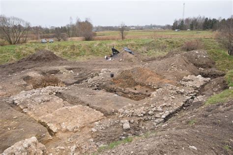 Prace Archeologiczne Na Terenie Zamku W Kozieg Owach Dobieg Y Ko Ca