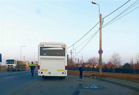 Ofer De Autobuz Dat Jos De La Volan Era Beat Poli I Tii L Au L Sat