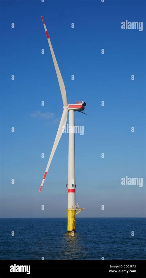 Offshore Windkraftanlage Fotos Und Bildmaterial In Hoher Aufl Sung