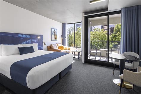 SUPERIOR KING SUITE WITH VIEWS AND BALCONY - Mercure Melbourne St Kilda ...