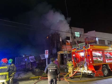 Incendio en Santa Cruz destruyó dos locales comerciales