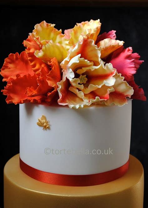 Parrot Tulips Decorated Cake By Tortebella Cakesdecor