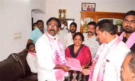 Mlc Polls Puvvada Ajay Kumar Takes Up Door To Door Campaign