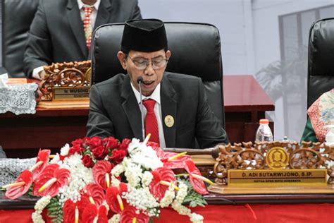 Pembentukan Pimpinan Dan Akd Dprd Kota Surabaya Lamban Tinggal Tunggu Pdip