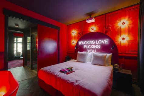 Bar Rouge Suite - Hotel Room - SUPPER