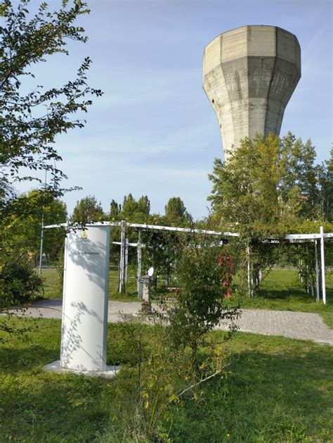 Stele Alla Partigiana Gina Borellini Nel Parco Della Resistenza