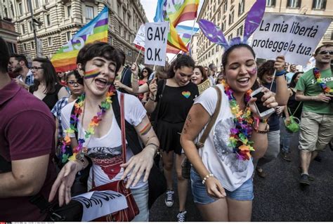 En Qu Se Ha Convertido El Orgullo Gay Las Voces M S Influyentes Del Movimiento Nos Lo Cuentan