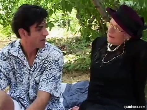 Vid Os Porno Gratuites Poilue Mature En Plein Air Xhamster