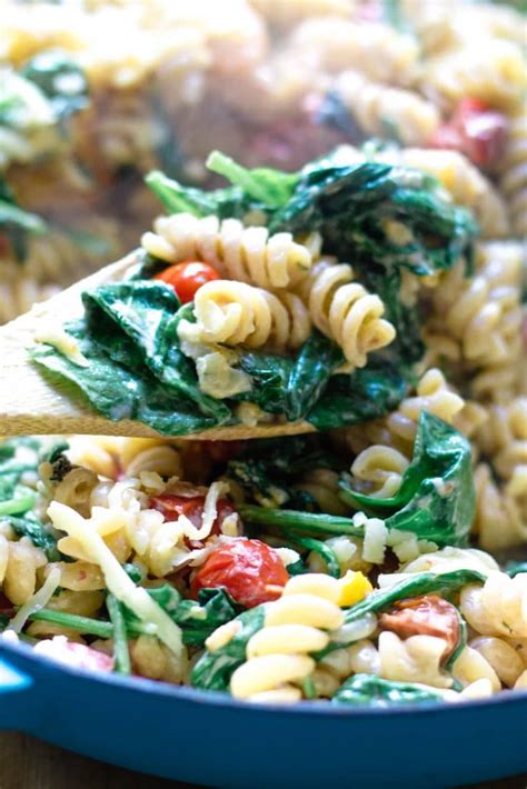 Goats Cheese Cherry Tomato And Spinach Pasta Happy Veggie Kitchen