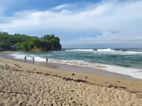 Yuk Bermain Air Dan Bersantai Di Pantai Tambakrejo Pantai Pasir Putih