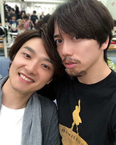 山崎育三郎さんのインスタグラム写真 山崎育三郎instagram 「エリザ稽古順調に進んでます！ 芳雄にーさんと。 ヒゲ取れてきた。」5月10日 19時07分 Ikusaburo