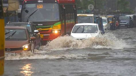 Mumbai Rain Update मुंबईत पावसाचा जोर वाढला सखल भागात पाणी