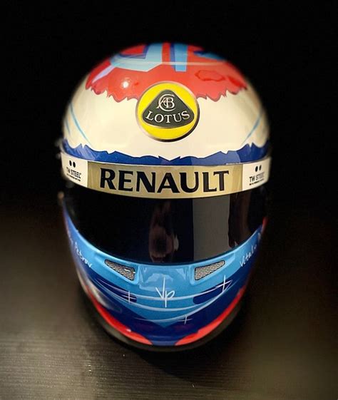 Vitaly Petrov - Scale 1/2 helmet - Catawiki