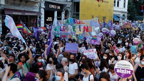 Turquía Manifestación Contra La Retirada De Tratado Que Protege A Las