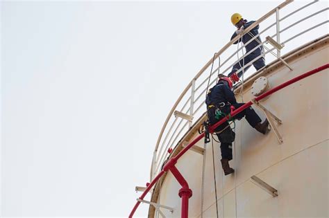 Premium Photo Male Worker Rope Access Industrial Working At Height