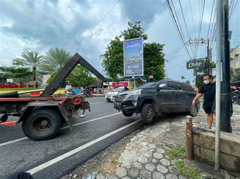 Foto Kecelakaan Beruntun Di Jalan Jenderal Sudirman Bandar Lampung