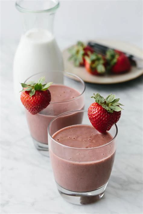 Strawberry Acai Smoothie - Downshiftology