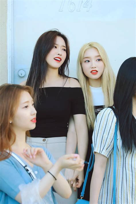 LOONA Olivia Hye 올리비아혜 Son HyeJoo 손혜주 GoWon 고원 Park ChaeWon 박채원