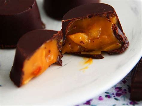 Chocolats fourrés au caramel au beurre salé et aux amandes Recette