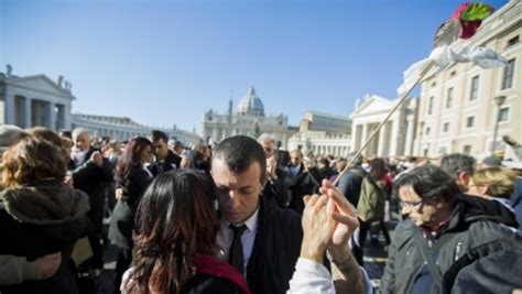 Per Il Compleanno Di Papa Francesco In Centinaia Ballano Il Tango A