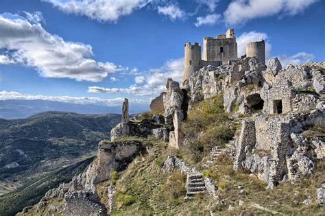 Dove Si Trova Il Castello Di Rocca Calascio Luogo Dove Hanno Girato