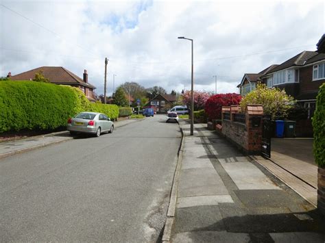 Lynton Road Kevin Waterhouse Cc By Sa 2 0 Geograph Britain And Ireland