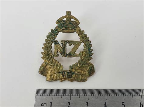 Wwii New Zealand Onward Cap Badge Trade In Military