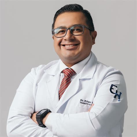 Dr. Edgar Herrera J. Especialista en Ortopedia y Traumatología