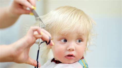 Baby Haare Schneiden 5 Hairliche Tipps Für Den Diy Schnitt