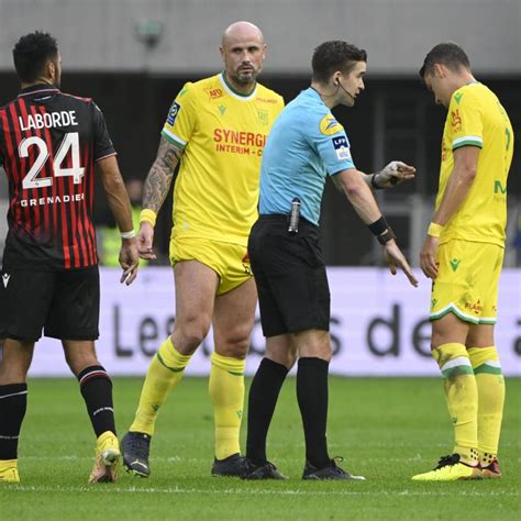 Foot L arbitre François Letexier un profil qui divise