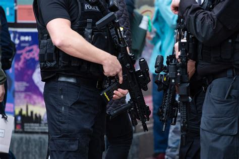 A Guide To The Firearms Unit And Armed Police Join The Cops