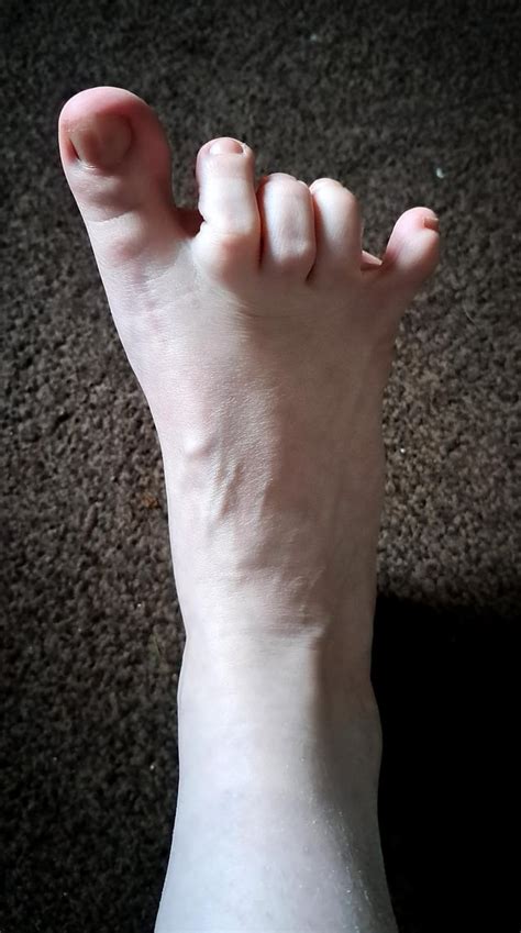 Rock Toes And Veins Perfect For Grabbing And Squeezing [oc] 😏 R Veiny Feet Are Sexy