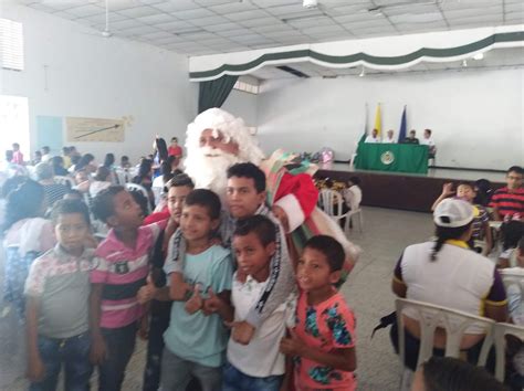 ACTIVIDADES POLIS PREVENCION EN ACCION ENTRGA DE REGALOS CON LA