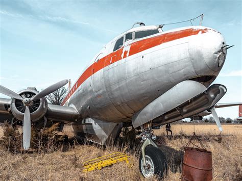 Found An Abandoned Air Field With A Few Old Ass Planes R Urbanexploration