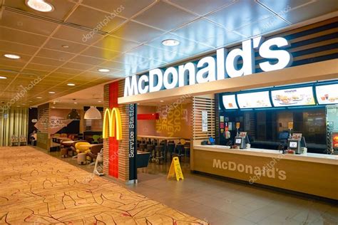 McDonald's in Changi Airport – Stock Editorial Photo © teamtime #130519942