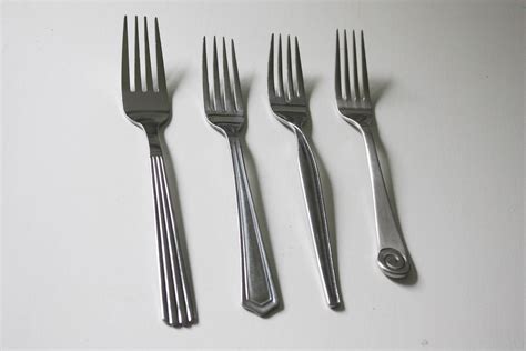 DIY Kitchen Wall Art {Using Random Forks} - Re-Fabbed