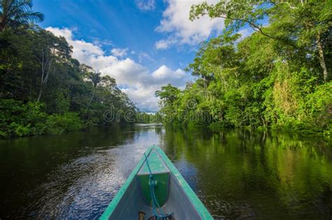 Mit Dem Boot In Die Tiefe Von Amazonas Dschungeln In Nationalpark