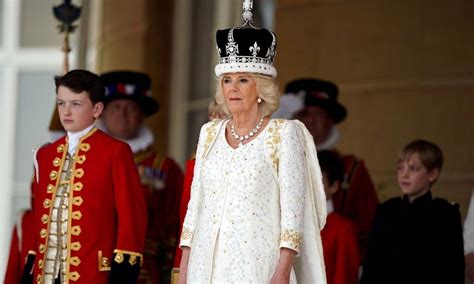 La Reina Camilla Y Su Look En La Coronaci N Del Rey Carlos Iii Foto