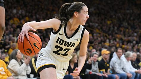 Caitlin Clark Breaks The All Time Ncaa Points Record As The Iowa