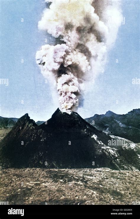 Vesuvius eruption 1944 hi-res stock photography and images - Alamy